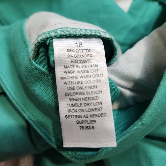 Chino shorts Mid rise Green color Slip pockets Size 18  A NEW APPROACH  NWT - Picture 14 of 14